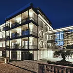 Boutique 5* סטרסה